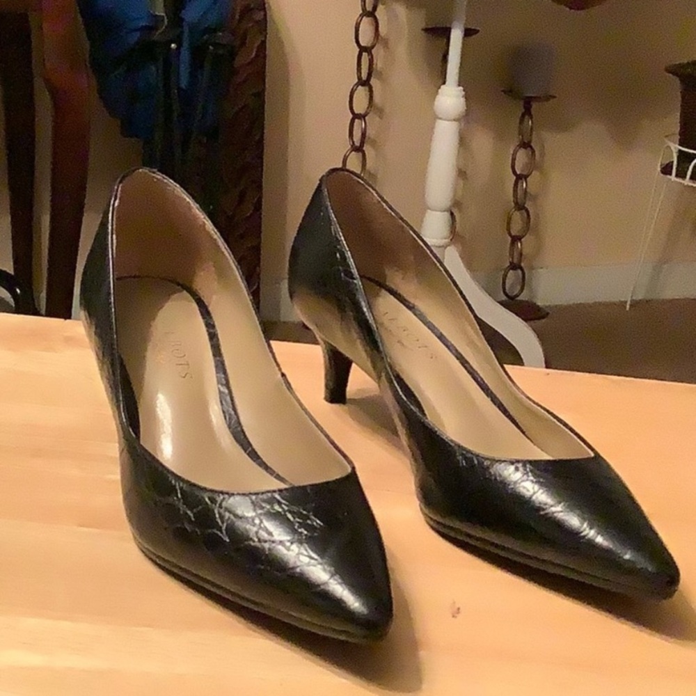 Elegant Black Leather Pumps